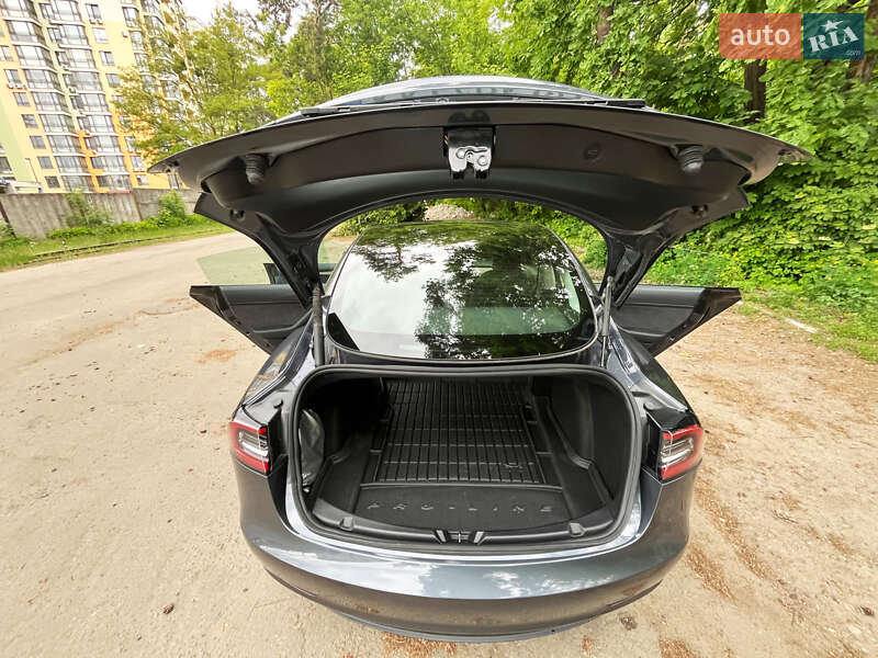 Седан Tesla Model 3 2023 в Киеве