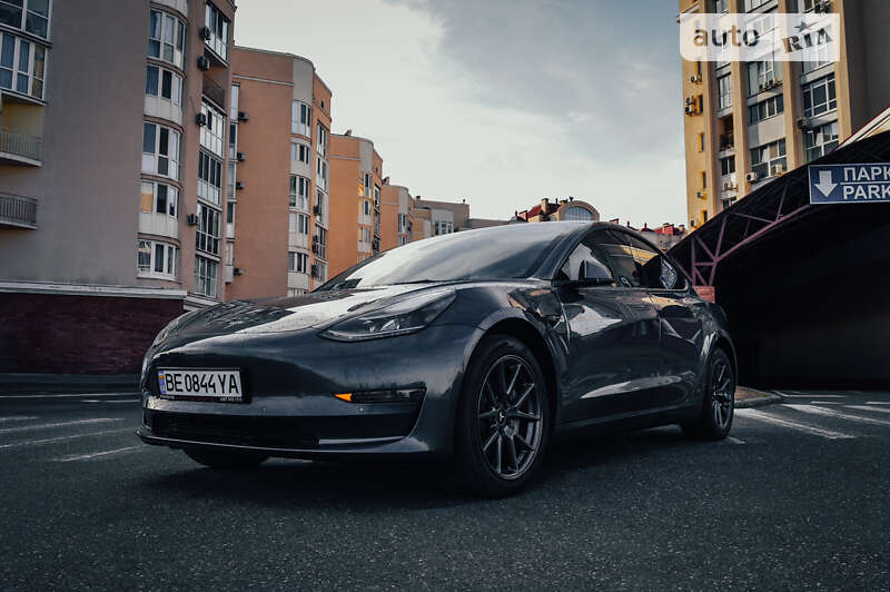 Седан Tesla Model 3 2022 в Николаеве
