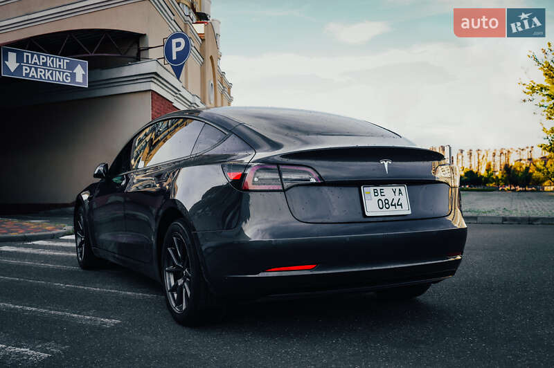 Седан Tesla Model 3 2022 в Николаеве