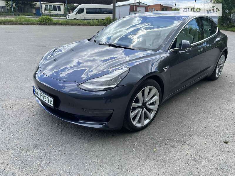 Седан Tesla Model 3 2020 в Шепетовке