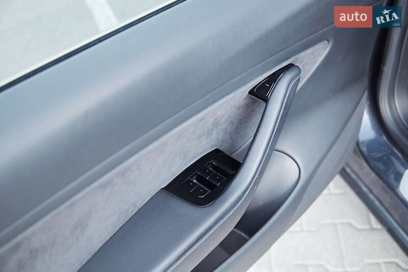 Седан Tesla Model 3 2018 в Киеве