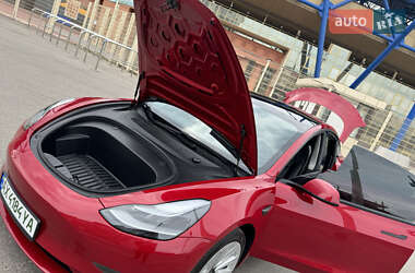 Седан Tesla Model 3 2021 в 