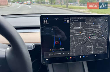 Седан Tesla Model 3 2021 в 