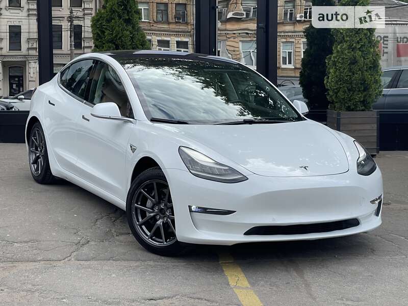 Седан Tesla Model 3 2018 в Києві