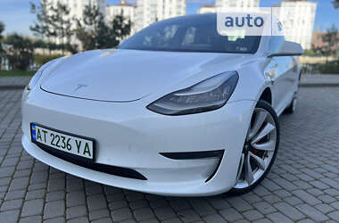 Седан Tesla Model 3 2019 в Івано-Франківську