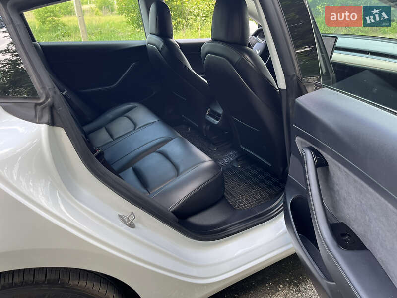 Седан Tesla Model 3 2020 в Новомосковську