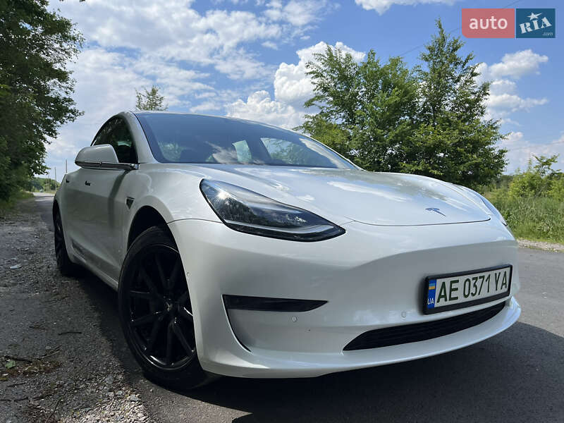 Седан Tesla Model 3 2020 в Новомосковську