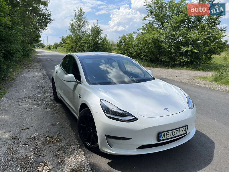 Седан Tesla Model 3 2020 в Новомосковську