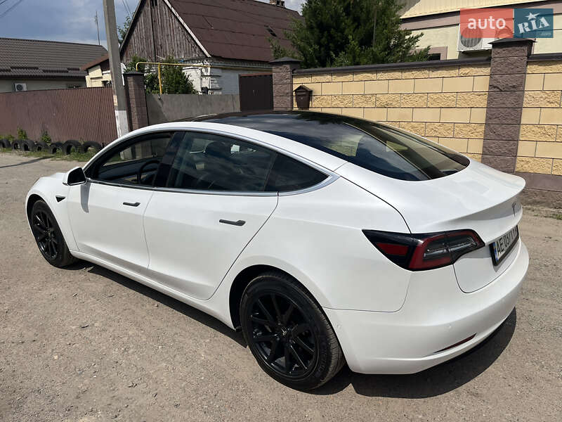 Седан Tesla Model 3 2020 в Новомосковську