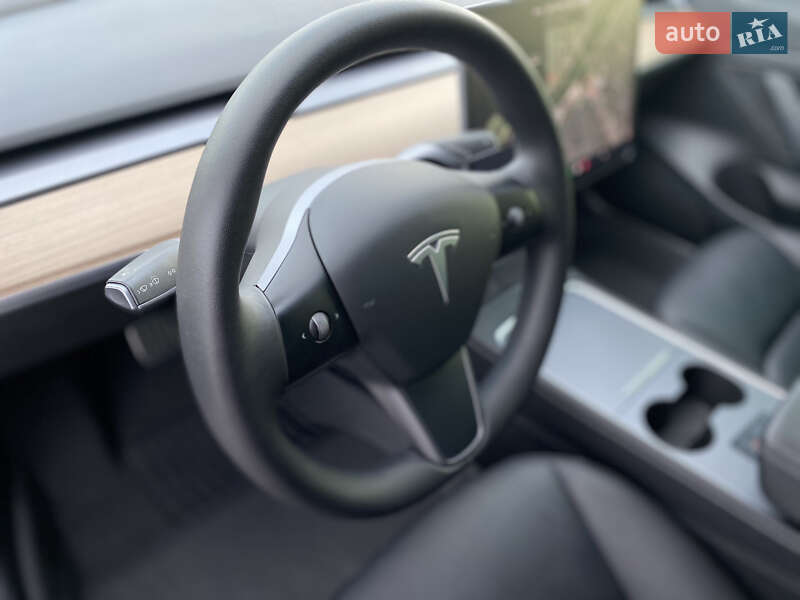 Седан Tesla Model 3 2020 в Луцке