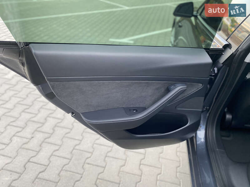Седан Tesla Model 3 2020 в Луцке