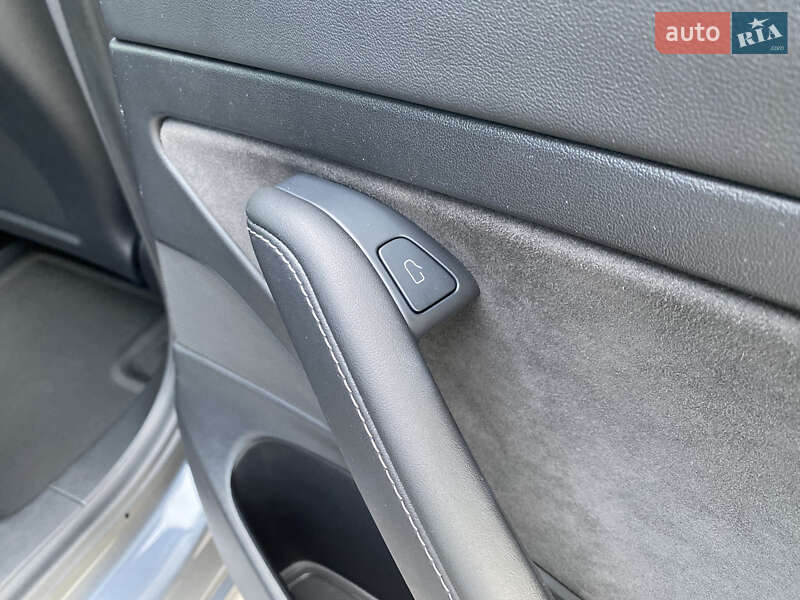 Седан Tesla Model 3 2020 в Луцке