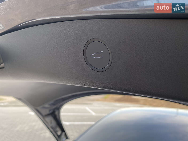 Седан Tesla Model 3 2020 в Луцке