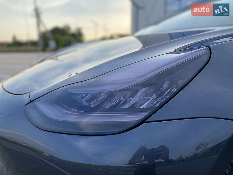 Седан Tesla Model 3 2020 в Луцке