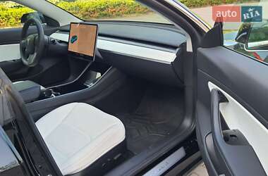 Седан Tesla Model 3 2020 в 