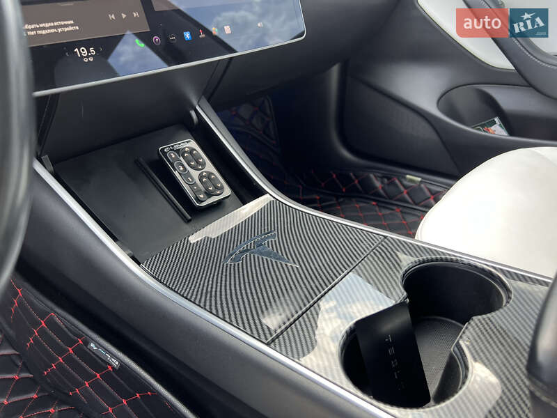 Седан Tesla Model 3 2019 в Києві