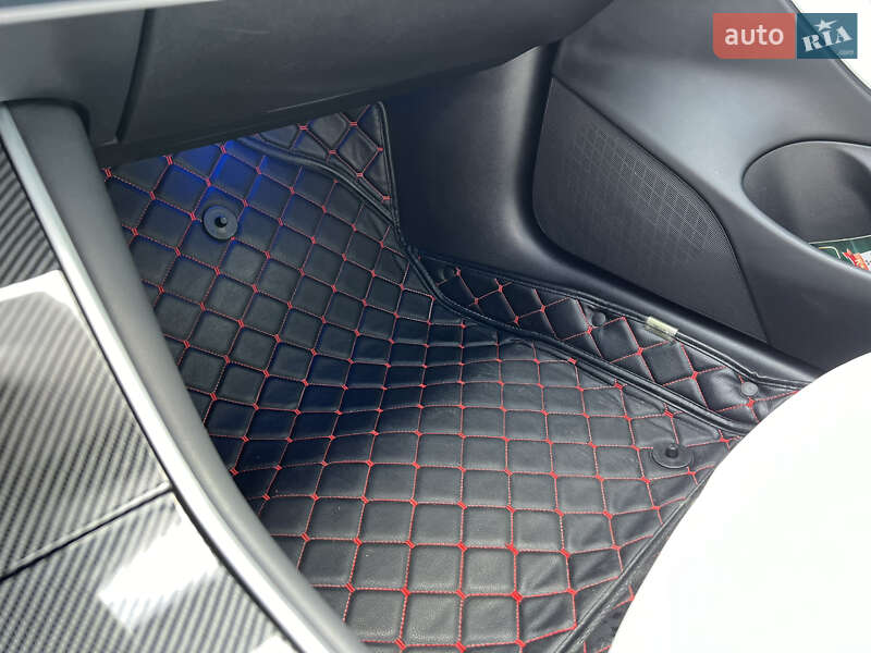Седан Tesla Model 3 2019 в Києві