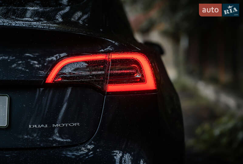 Седан Tesla Model 3 2020 в Яремче