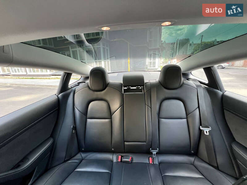 Седан Tesla Model 3 2022 в Чернігові