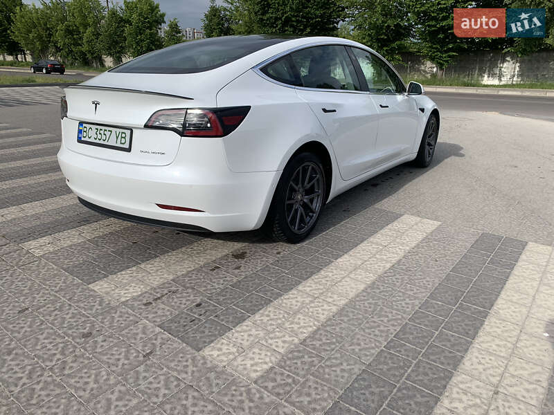 Седан Tesla Model 3 2019 в Львові
