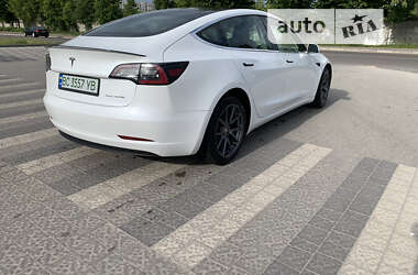 Седан Tesla Model 3 2019 в Львові