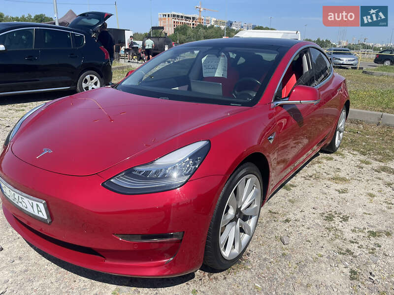 Седан Tesla Model 3 2019 в Львові