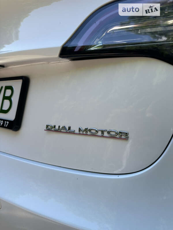 Седан Tesla Model 3 2018 в Львове