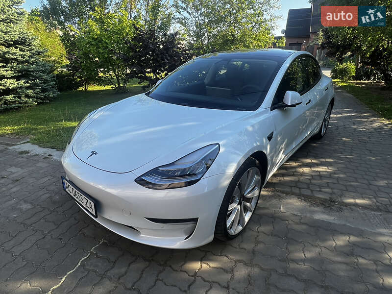 Седан Tesla Model 3 2019 в Луцке