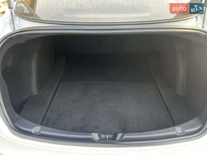 Седан Tesla Model 3 2019 в Луцке