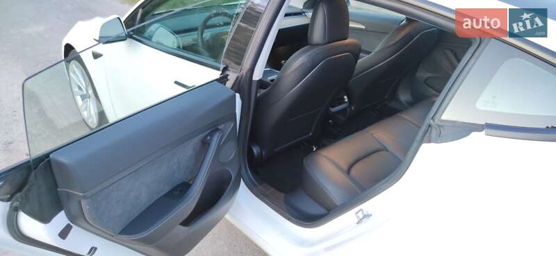 Седан Tesla Model 3 2022 в Києві