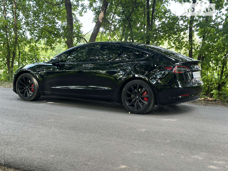 Седан Tesla Model 3 2019 в Краснограді