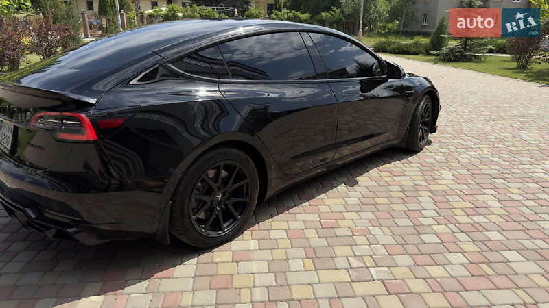 Седан Tesla Model 3 2019 в Славянске
