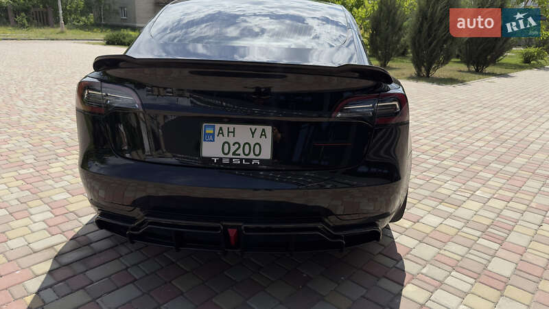 Седан Tesla Model 3 2019 в Славянске