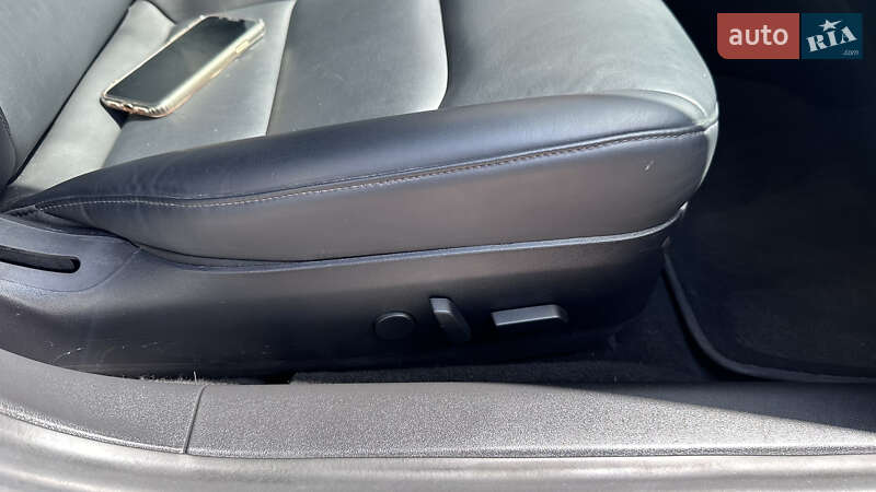 Седан Tesla Model 3 2019 в Славянске
