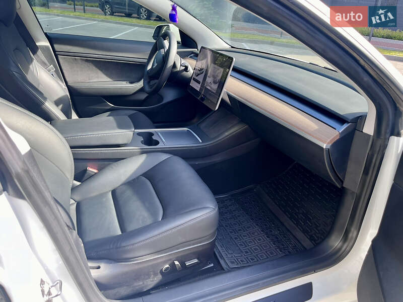 Седан Tesla Model 3 2021 в Івано-Франківську