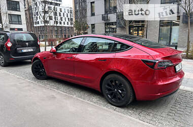 Седан Tesla Model 3 2022 в Вишневом
