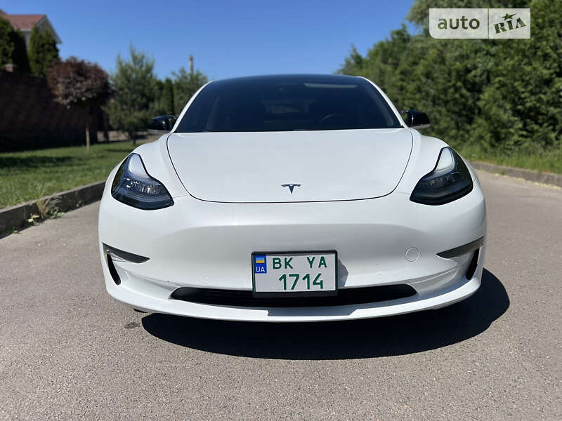 Седан Tesla Model 3 2019 в Рівному