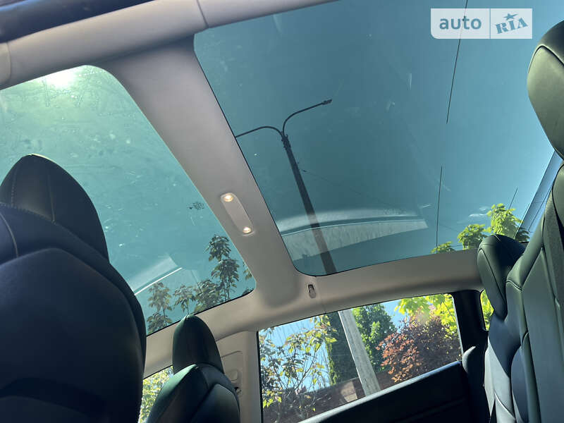 Седан Tesla Model 3 2019 в Ровно