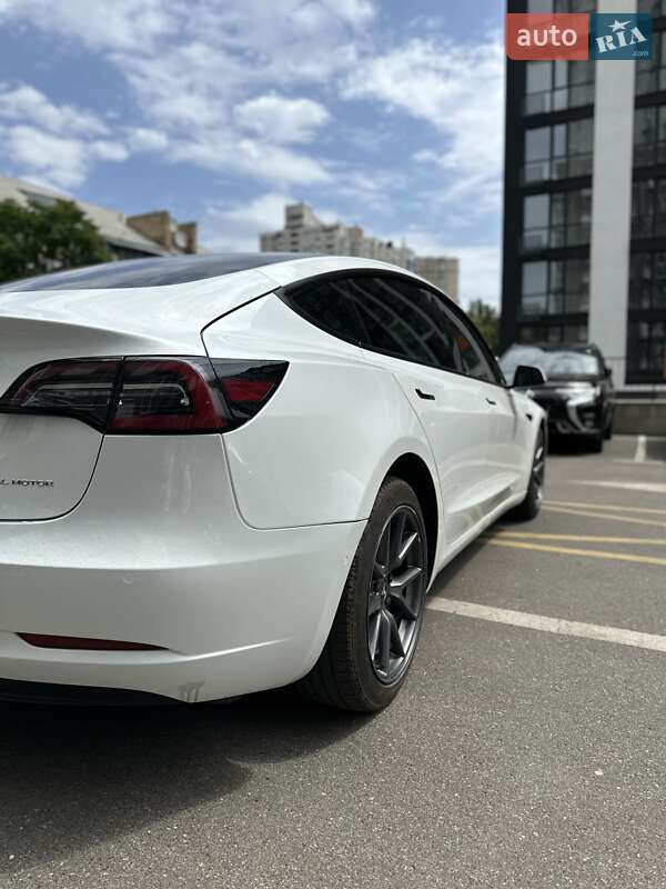Седан Tesla Model 3 2022 в Києві