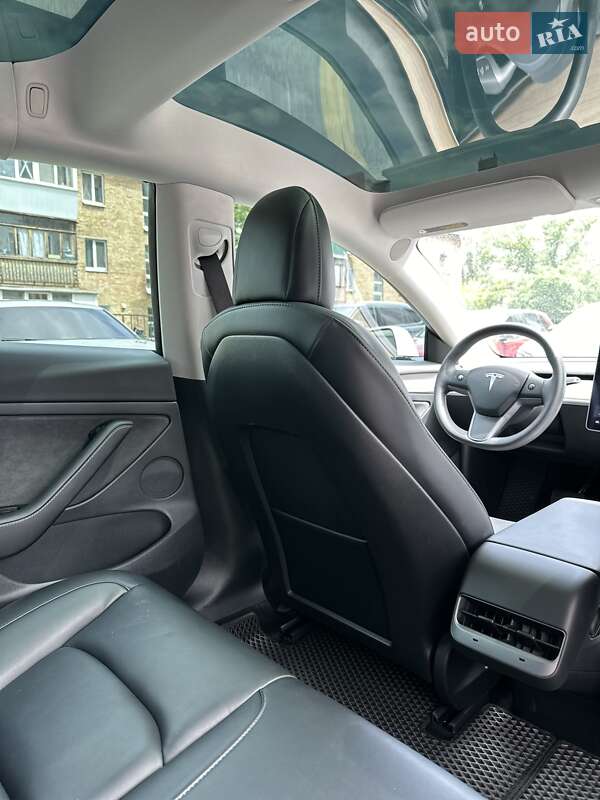 Седан Tesla Model 3 2022 в Києві