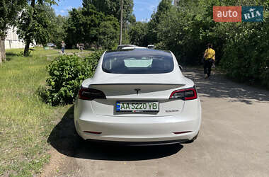 Седан Tesla Model 3 2021 в Киеве
