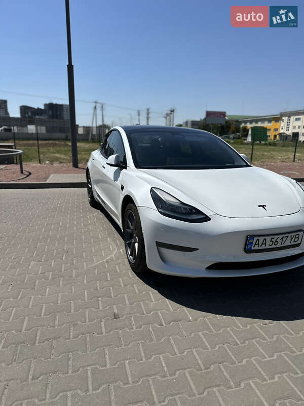 Седан Tesla Model 3 2020 в Києві