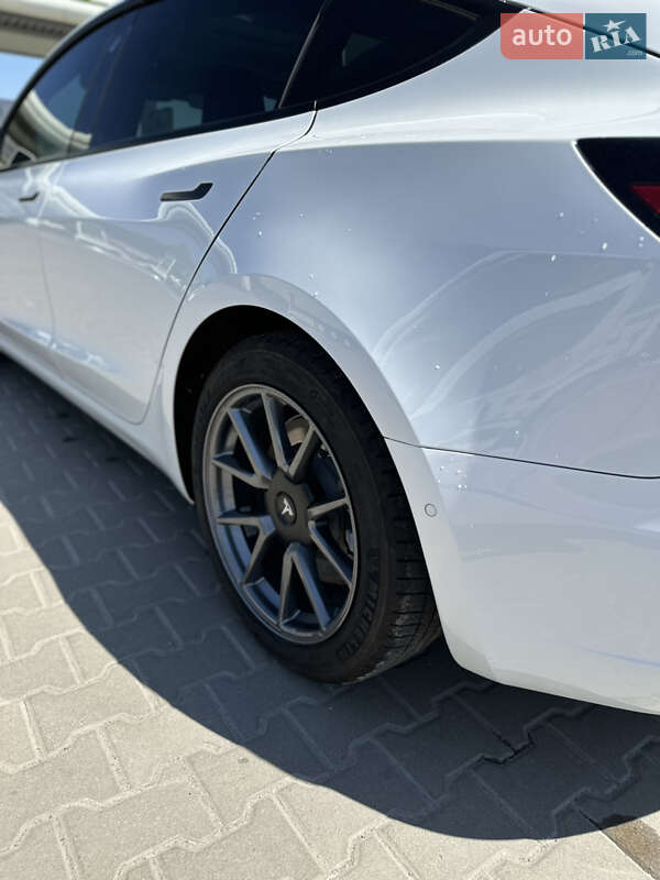 Седан Tesla Model 3 2020 в Києві