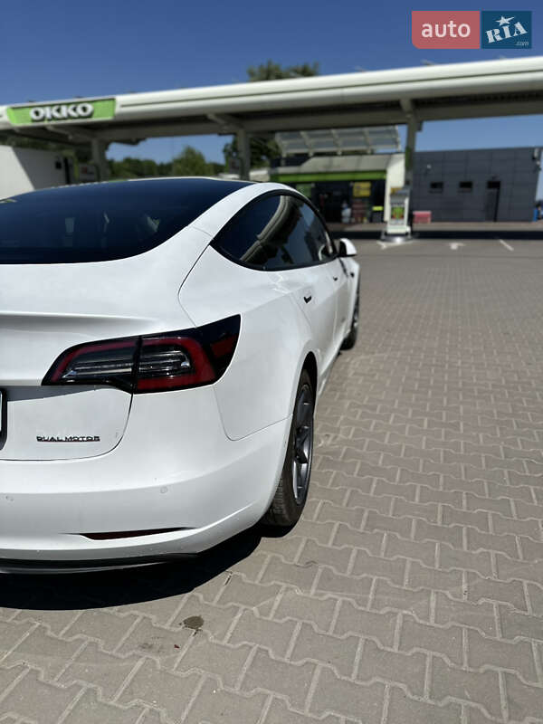 Седан Tesla Model 3 2020 в Києві