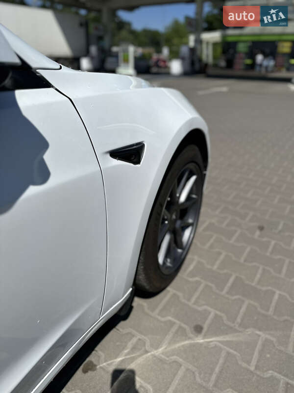 Седан Tesla Model 3 2020 в Києві