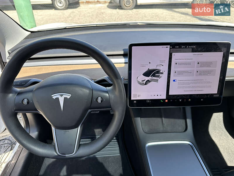 Седан Tesla Model 3 2020 в Києві
