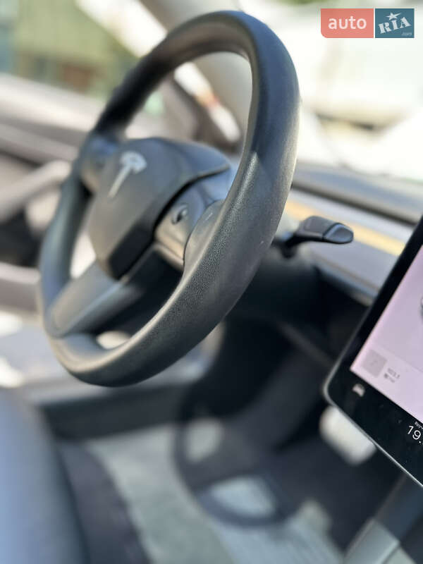 Седан Tesla Model 3 2020 в Києві