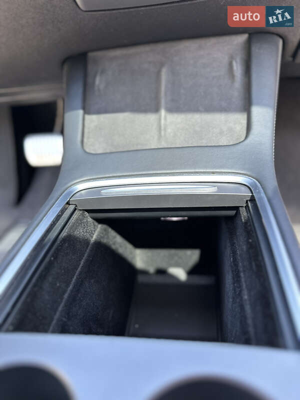 Седан Tesla Model 3 2020 в Києві