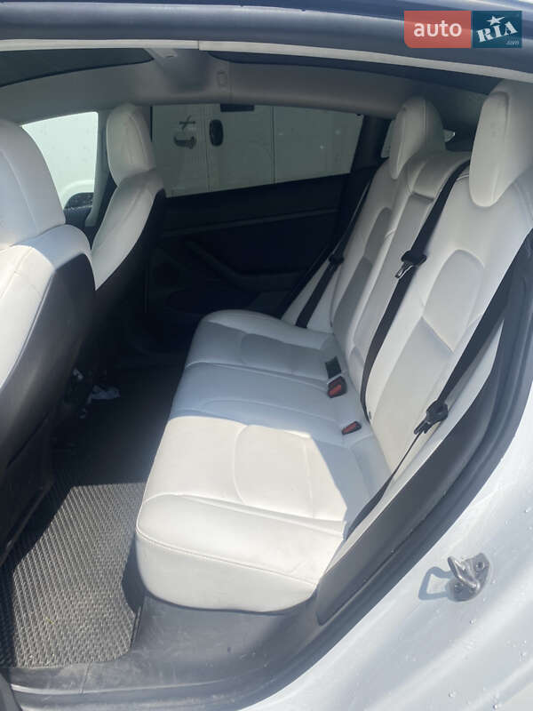 Седан Tesla Model 3 2021 в Виннице