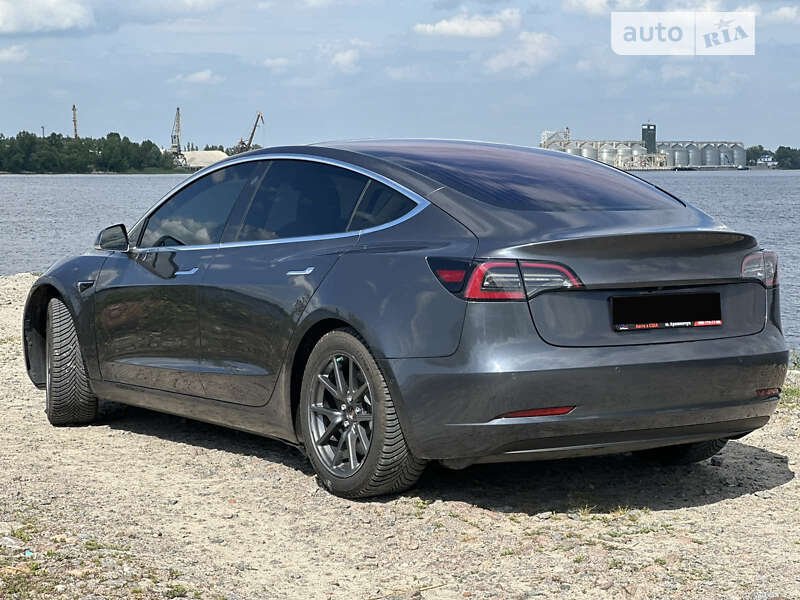 Седан Tesla Model 3 2018 в Кременчуці